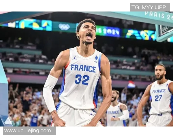 文班亚马半场表现抢眼砍下19分10板3助3断1帽唯失误略显不足